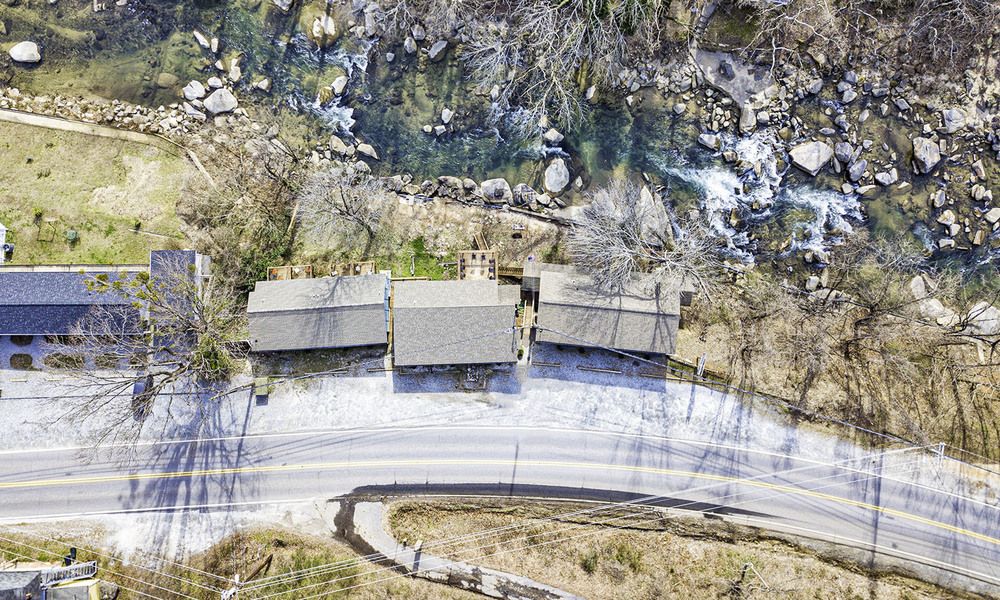 Riverside Lodge at Chimney Rock: 289 Main St, Chimney Rock, NC 28720